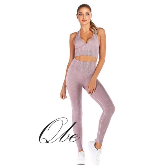 Pink Monochromatic Seamless Sports Bra & Legging - Picture 2 of 4